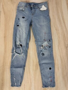 Zara 1975 limited edition Blue Distressed Women's Jeans with Patch Embroidery